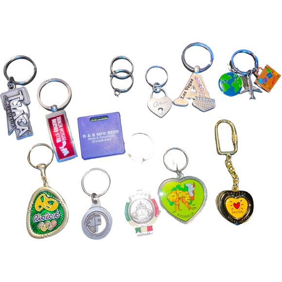 Vintage Accessories - Bundle of 11 Vintage Keychains